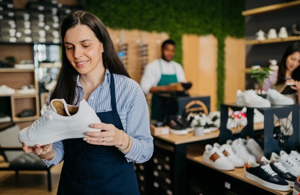 Met vertrouwen aan het werk: praktische tips voor comfortabele werkschoenen